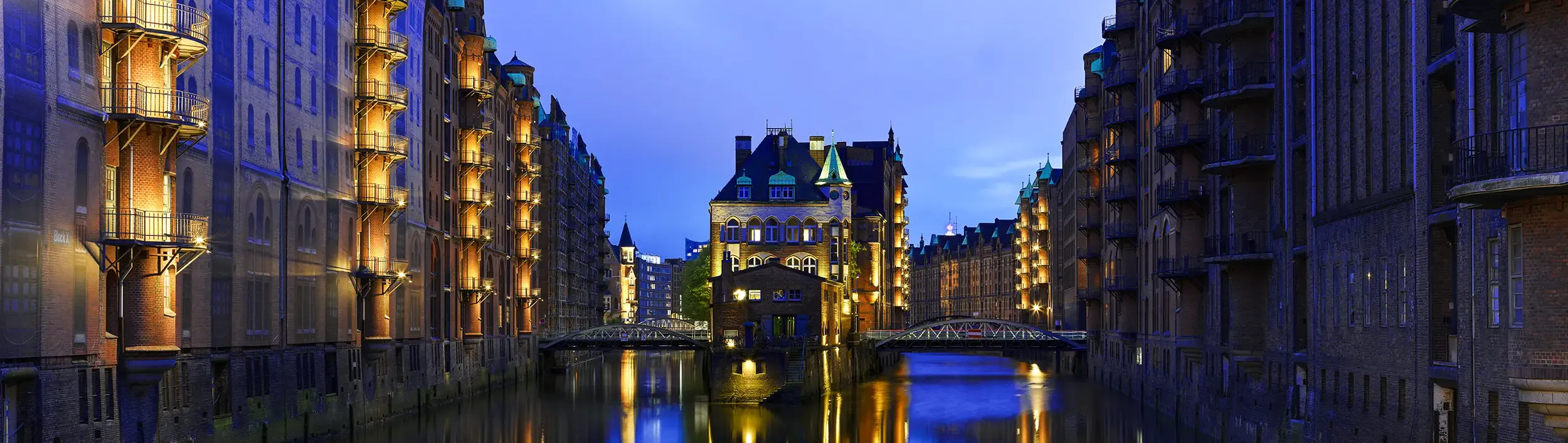 Hamburg Speicherstadt zur blauen Stunde